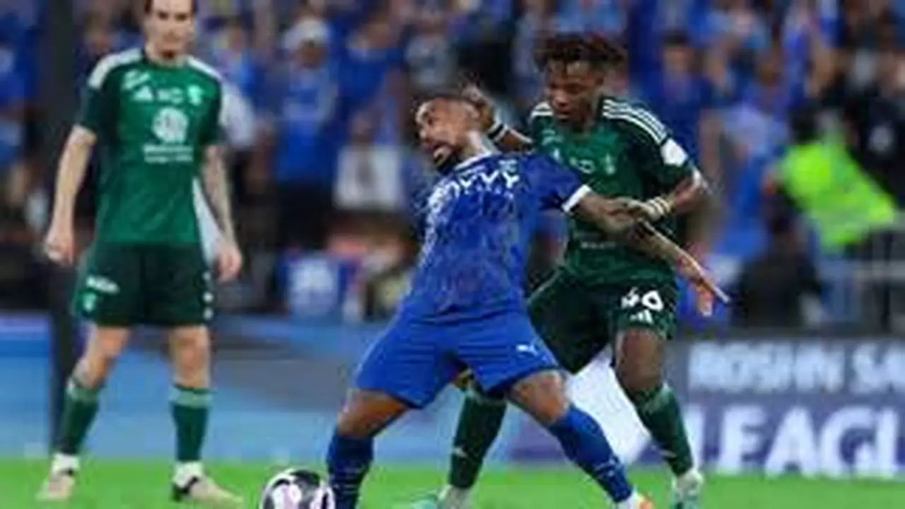 القنوات الناقلة لمواجهة الفتح والهلال في دوري روشن السعودي وطرق المتابعة رقميًا